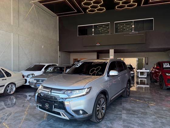 MITSUBISHI OUTLANDER 2.0 MIVEC GASOLINA HPE AUTOMÁTICO